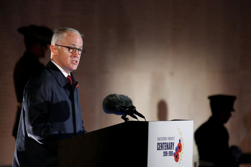 © Reuters. Australian Prime Minister Malcolm Turnbull delivers a speech during the dawn service to mark the ANZAC commemoration ceremony at the Australian National Memorial in Villers-Bretonneux