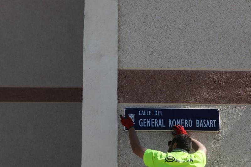 © Reuters. مدريد تزيل أسماء الشوارع المرتبطة بعهد فرانكو