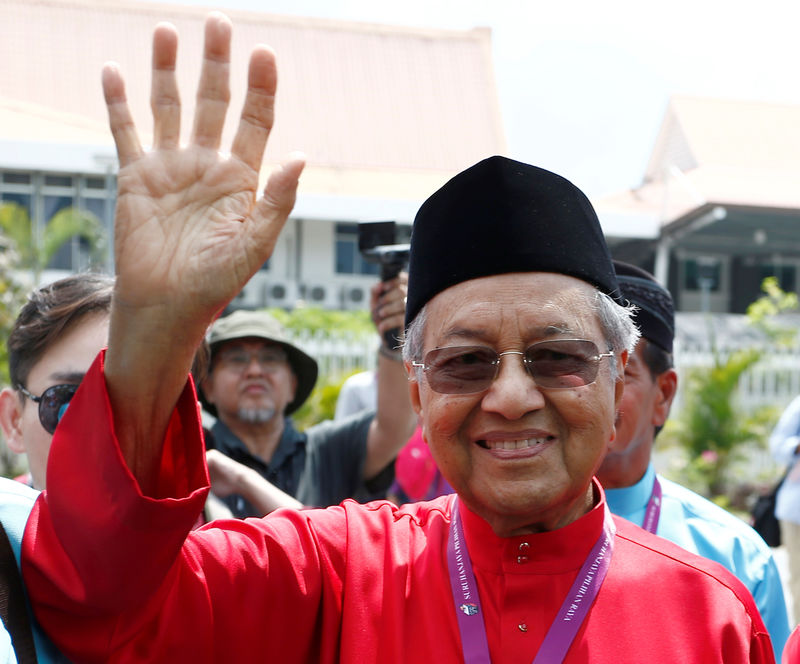 © Reuters. بدء حملات الانتخابات العامة في ماليزيا وسط مزاعم تخريب وانحياز