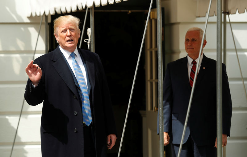 © Reuters. Trump dice que tuvo una "larga y buena charla" con el presidente surcoreano