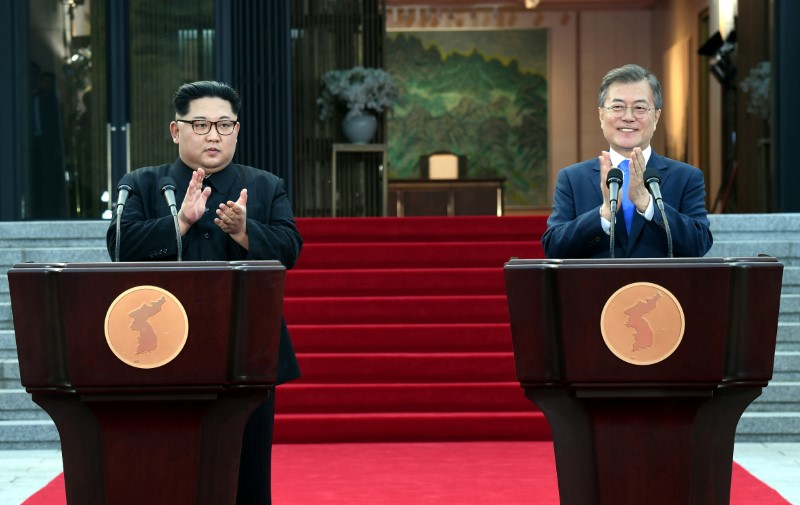 © Reuters. سول: زعيم كوريا الشمالية وعد بإغلاق موقع التجارب النووية على مرأى من العالم كله