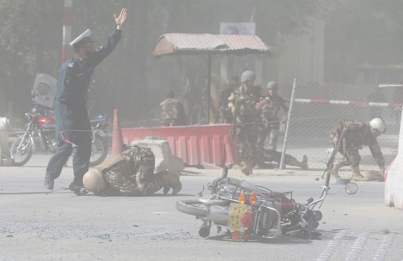 © Reuters. Más de 20 muertos en dos explosiones en hora punta en Kabul
