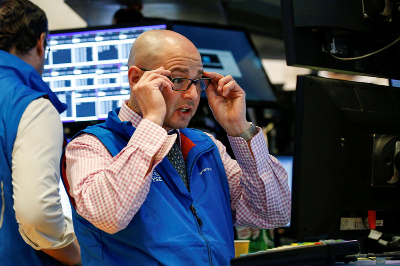 © Reuters. A specialist trader works at his post on the floor of the NYSE in New York