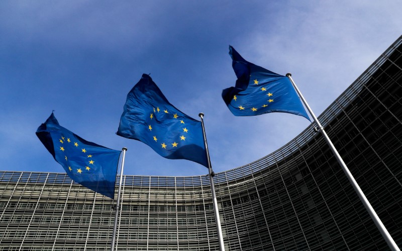 © Reuters. FILE PHOTO: European Union flags flutter outside the EU Commission headquarters in Brussels