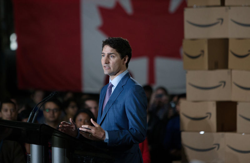 © Reuters. Canada's Prime Minister Justin Trudeau speaks during an announcement at the future Amazon office in Vancouver