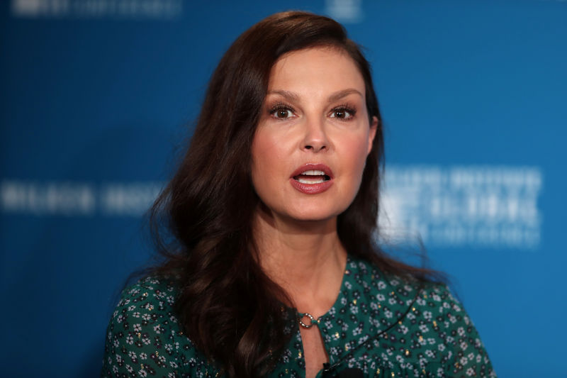 © Reuters. Ashley Judd fala durante conferência em Beverly Hills