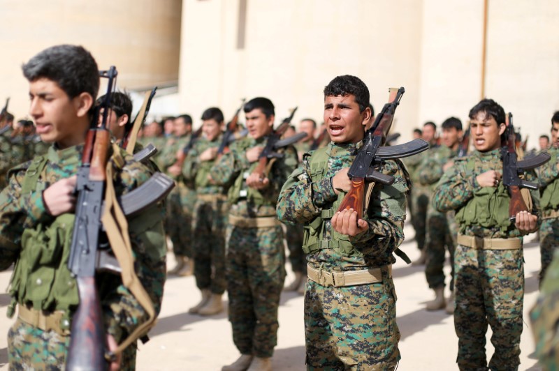 © Reuters. قوات سوريا الديمقراطية تعلن استئناف المعركة ضد الدولة الإسلامية في الشرق
