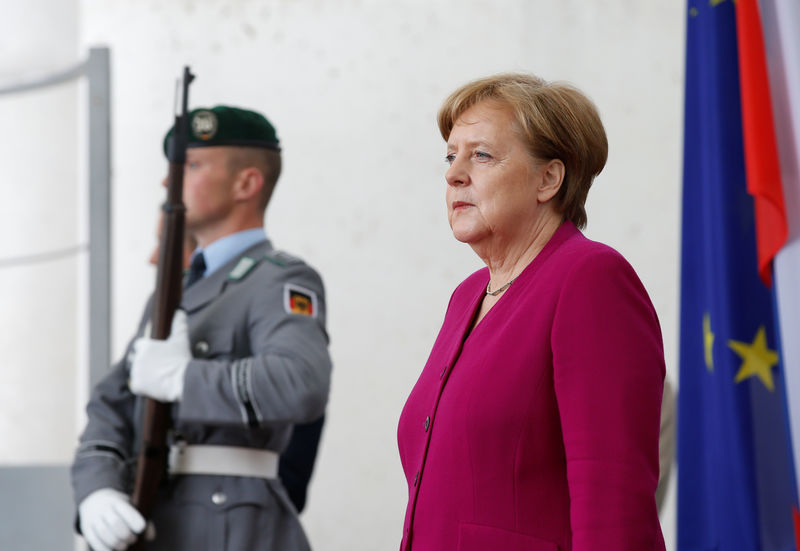 © Reuters. German Chancellor Angela Merkel welcomes Slovak Prime Minister Peter Pellegrini in Berlin