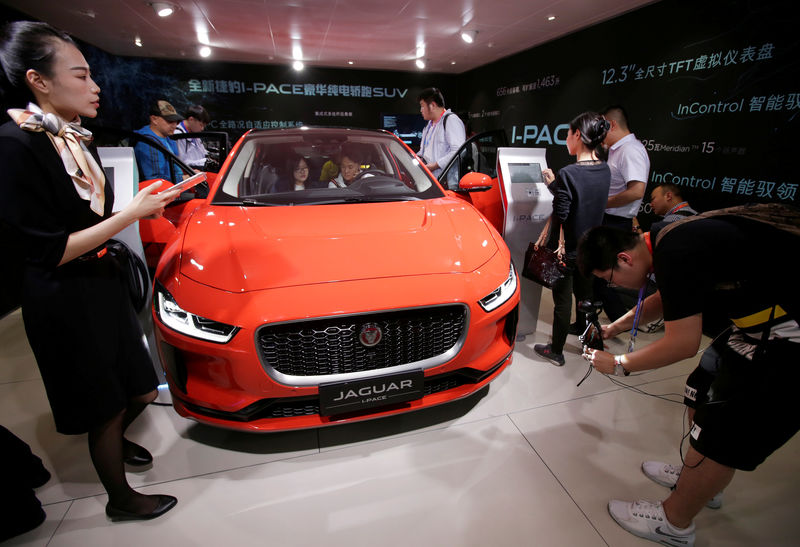 © Reuters. A Jaguar I-PACE car is displayed during a media preview at the Auto China 2018 motor show in Beijing