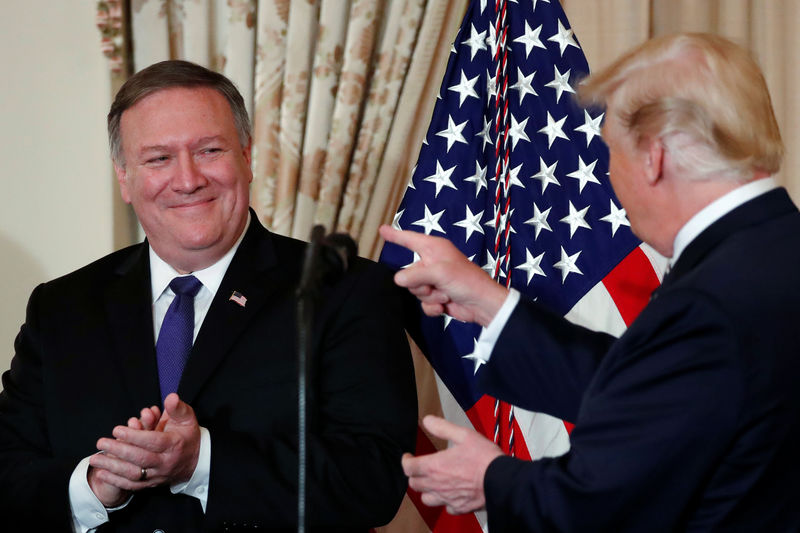 © Reuters. Pompeo durante cerimônia com Trump no Departamento de Estado