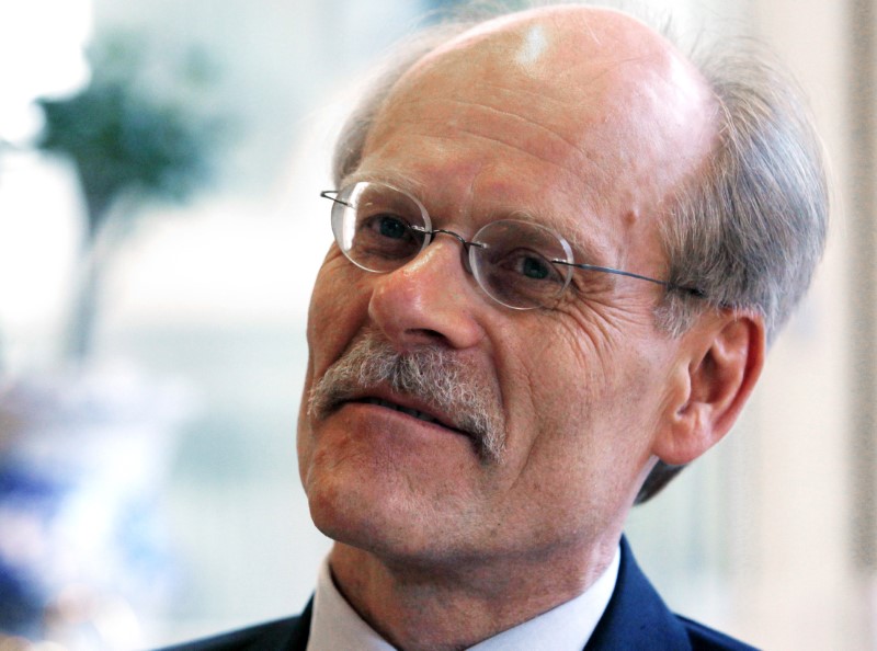 © Reuters. FILE PHOTO: Head of Sweden's Central Bank speaks to Reuters reporters during an interview in Stockholm