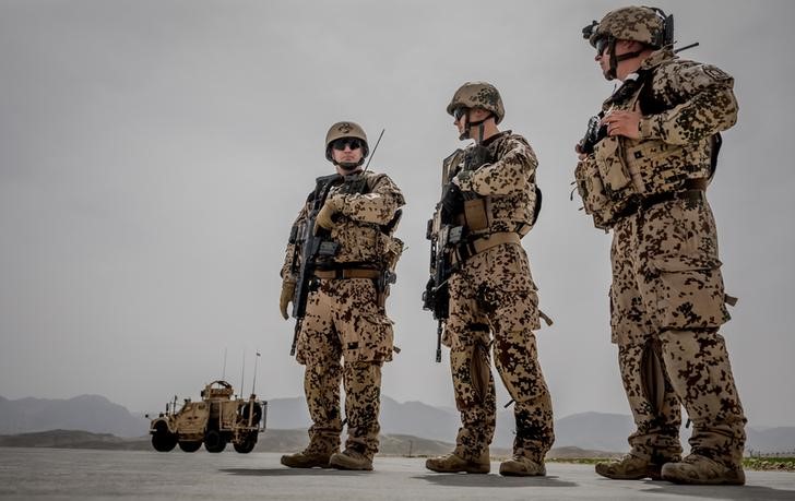 © Reuters. German Defence Minister Ursula von der Leyen visits troops in Afghanistan