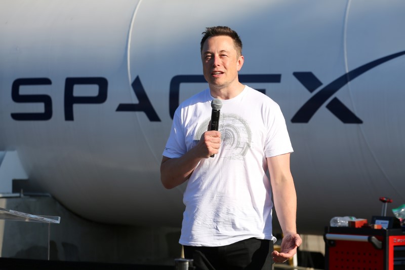 © Reuters. Elon Musk at SpaceX Hyperloop Pod II competition in Hawthorne, California