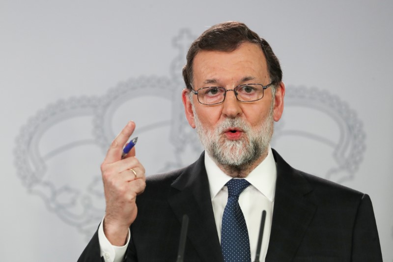 © Reuters. Premiê Mariano Rajoy concede entrevista em Madri