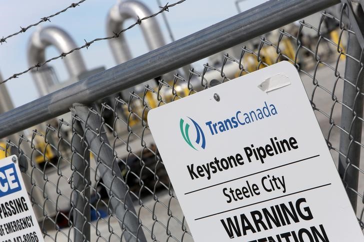 © Reuters. FILE PHOTO - A TransCanada Keystone Pipeline pump station outside Steele City Nebraska