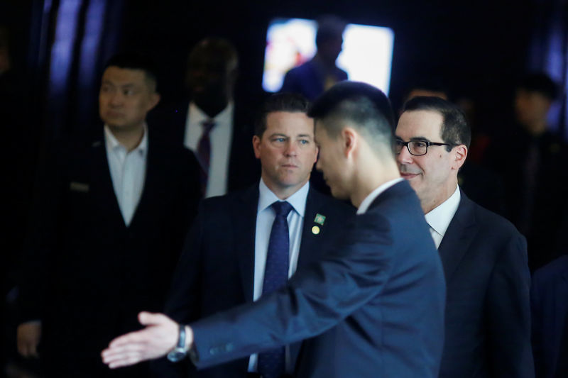 © Reuters. U.S. Treasury Secretary and member of a U.S. trade delegation Steven Mnuchin leaves a hotel in Beijing