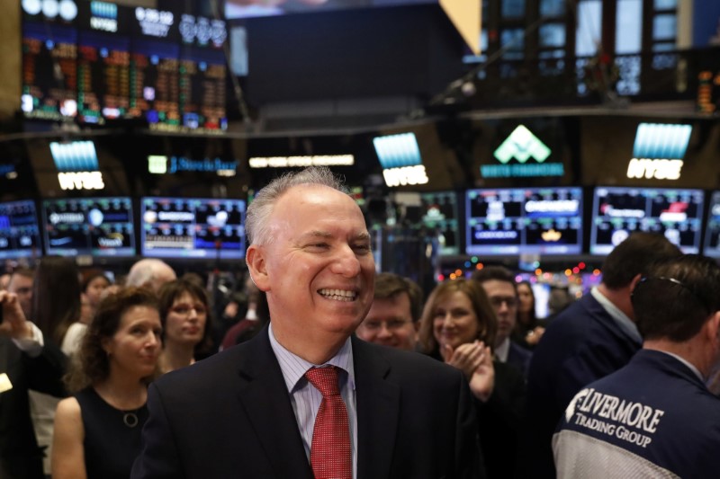 © Reuters. Xerox chief executive officer, Jeff Jacobson, smiles as he stands on the floor of the NYSE in New York