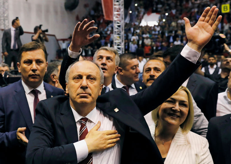 © Reuters. حزب الشعب الجمهوري يختار أحد أبرز نوابه لمنافسة إردوغان في الانتخابات