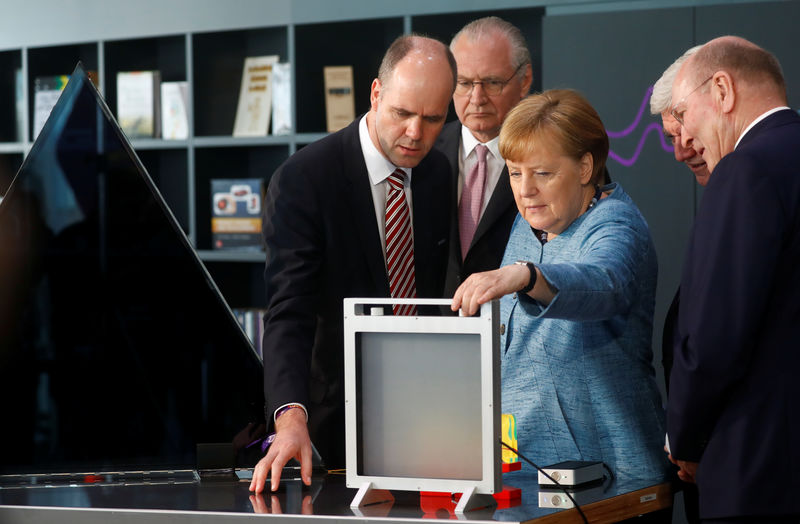 © Reuters. German Chancellor Angela Merkel visits the Merck Innovation Center during the celebrations for the 350th anniversary of German pharmaceuticals company Merck in Darmstadt