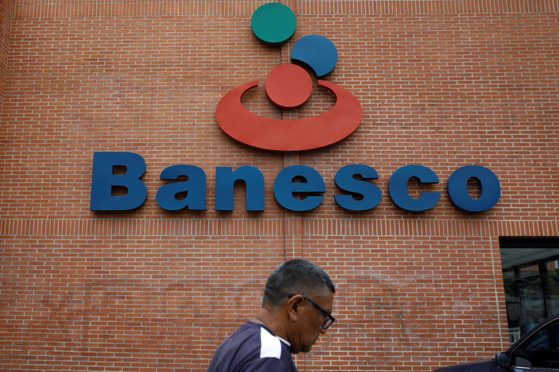 © Reuters. Dueño de banco venezolano Banesco dice que intervención de 90 días es "desproporcionada"