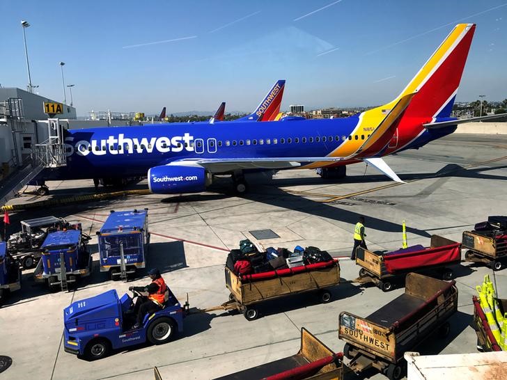 © Reuters. FILE PHOTO: Southwest Airlines plane is seen at LAX in Los Angeles