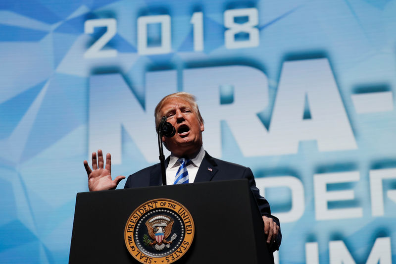 © Reuters. Presidente dos EUA, Donald Trump, discursa em convenção da Associação Nacional do Rifle em Dallas