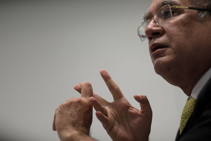 © Reuters. Ministro Gilmar Mendes, do STF, durante entrevista à mídia estrangeira no Rio de Janeiro