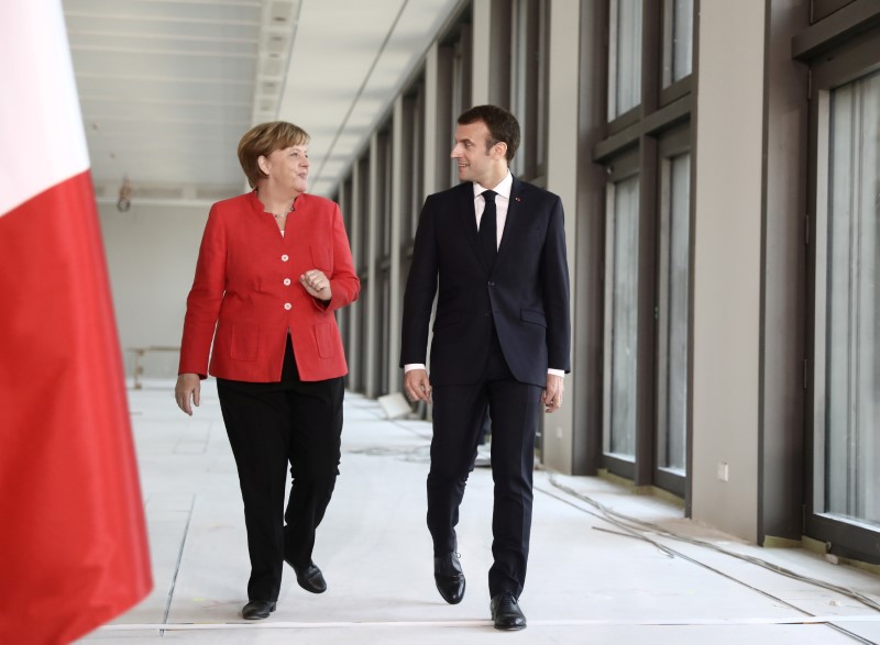 © Reuters. ANGELA MERKEL SALUE "L'ÉLAN" DONNÉ PAR MACRON AU PROJET EUROPÉEN