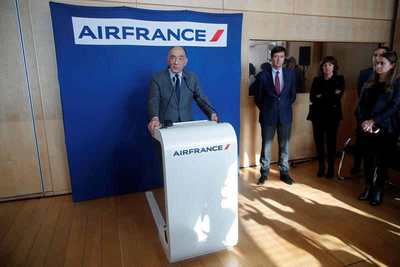 © Reuters. Jean-Marc Janaillac, CEO of Air France-KLM Group, attends a news conference in Paris