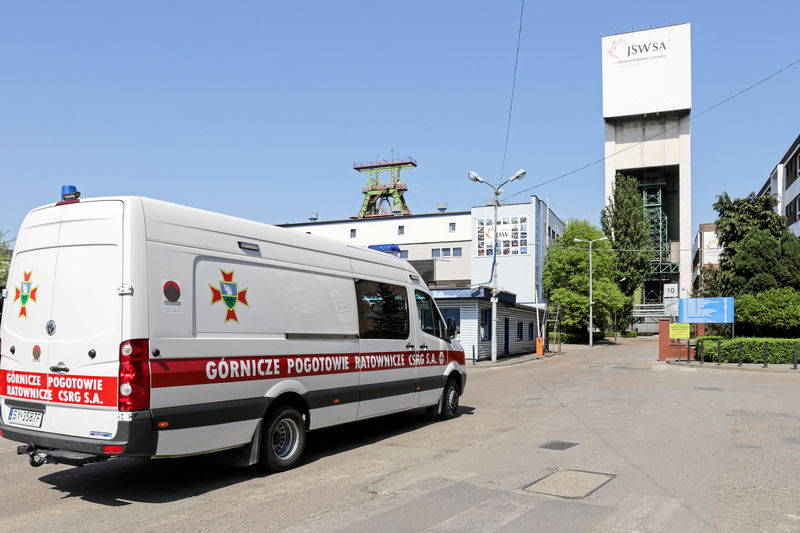 © Reuters. مقتل عامل وفقد ثلاثة بعد زلزال في منجم فحم في بولندا
