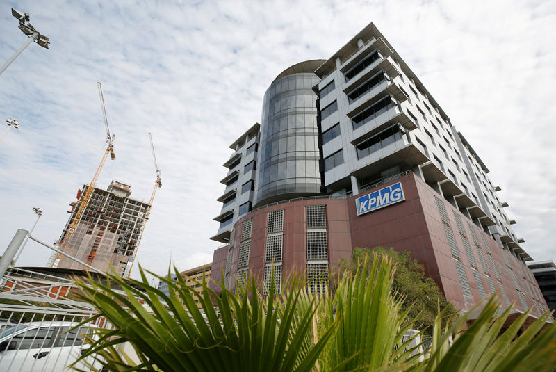 © Reuters. FILE PHOTO: The offices of auditors KMPG are seen in Cape Town, South Africa