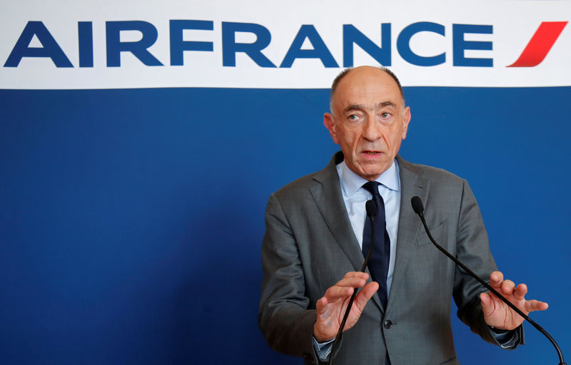 © Reuters. Jean-Marc Janaillac, CEO of Air France-KLM Group, attends a news conference in Paris