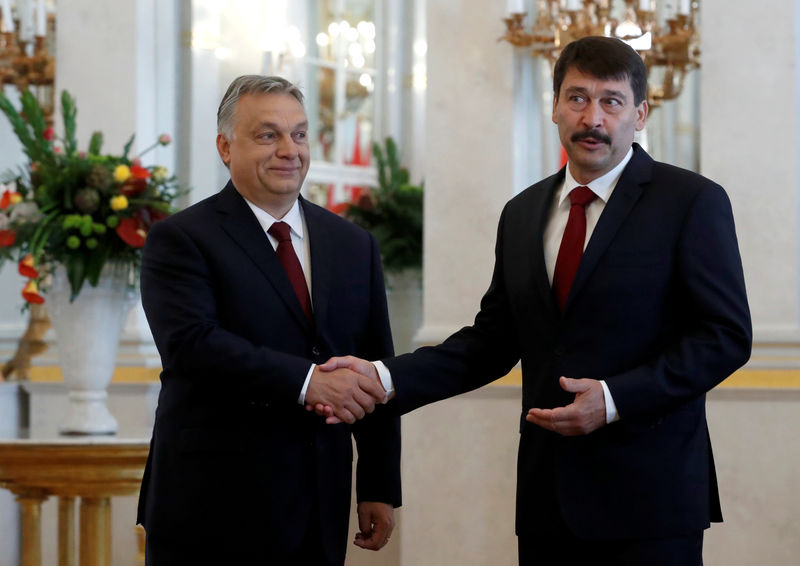© Reuters. الرئيس المجري يكلف فيكتور أوربان بتشكيل الحكومة