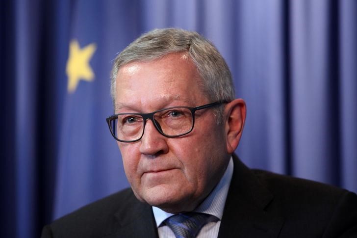 © Reuters. European Stability Mechanism Managing Director Klaus Regling attends a news conference at the Ministry of Finance in Nicosia