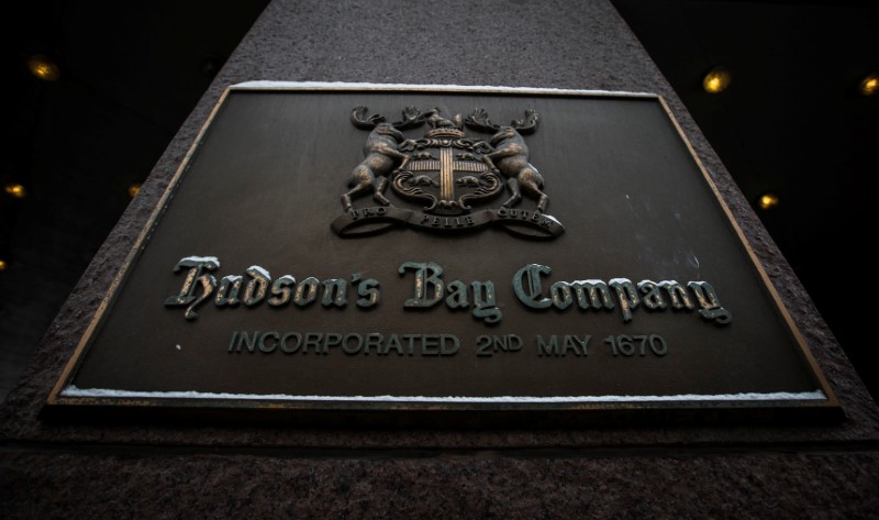 © Reuters. FILE PHOTO - The Hudson's Bay Company (HBC) flagship department store in Toronto