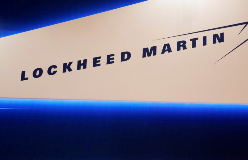 © Reuters. FILE PHOTO -  Lockheed Martin logo at Japan Aerospace 2016 air show in Tokyo