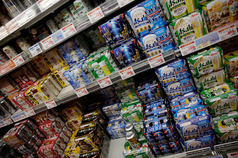 © Reuters. FILE PHOTO: Various brands of beer are seen for sale in a supermarket in Osaka