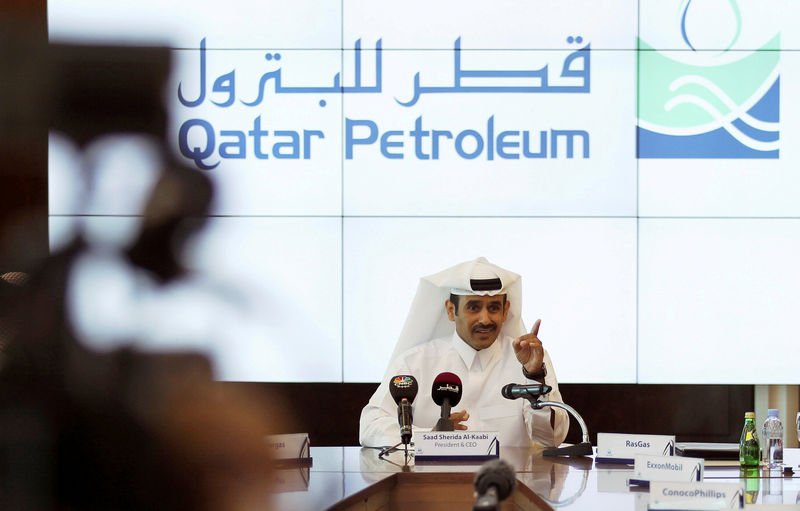 © Reuters. FILE PHOTO: Saad al-Kaabi, chief executive of Qatar Petroleum, gestures during a news conference in Doha