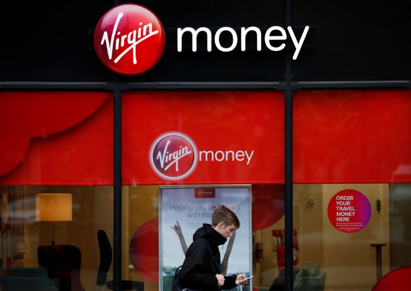 © Reuters. VIRGIN MONEY REÇOIT UNE OFFRE DE CYBG, LE TITRE GRIMPE