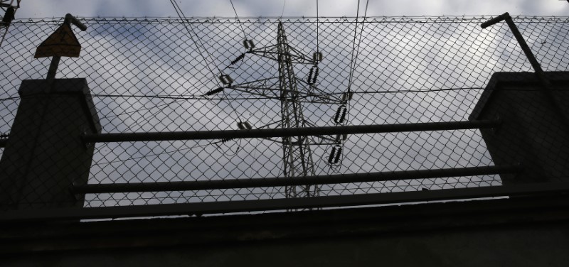© Reuters. La CNMC recomienda rebajar la retribución de Red Eléctrica a partir de 2020