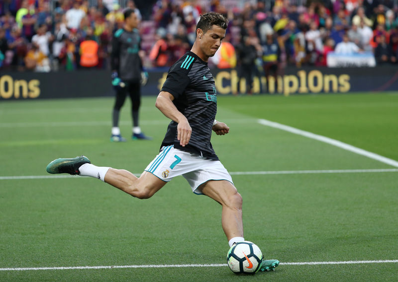 © Reuters. Nada es imposible para Portugal en el Mundial con Cristiano Ronaldo, dice Mourinho