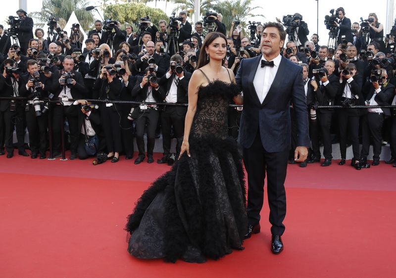 © Reuters. Penélope Cruz e Javier Bardem no tapete vermelho de Cannes