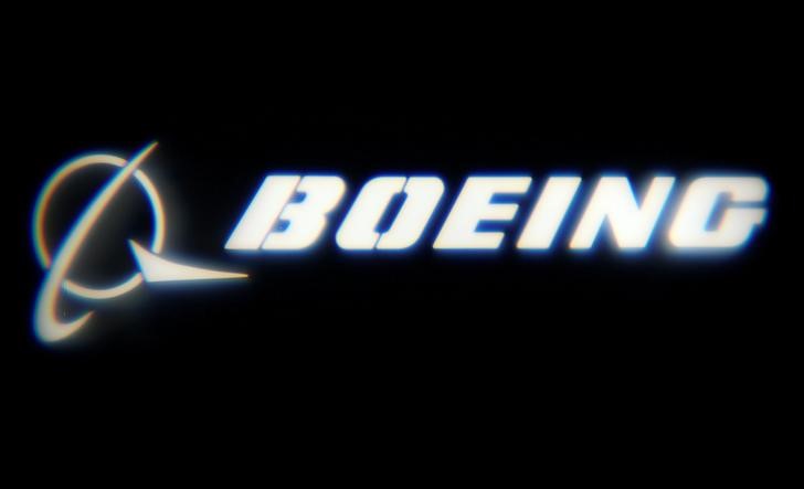 © Reuters. FILE PHOTO: The Boeing Company logo is projected on a wall at the "What's Next?" conference in Chicago