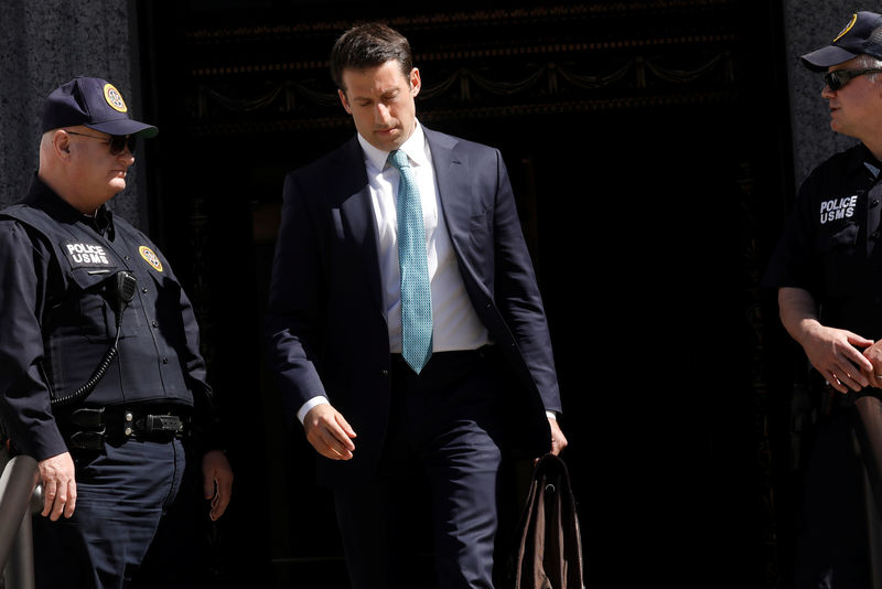 © Reuters. Alex Spiro walks out of court following a hearing about Jay-Z in the Manhattan borough of New York City