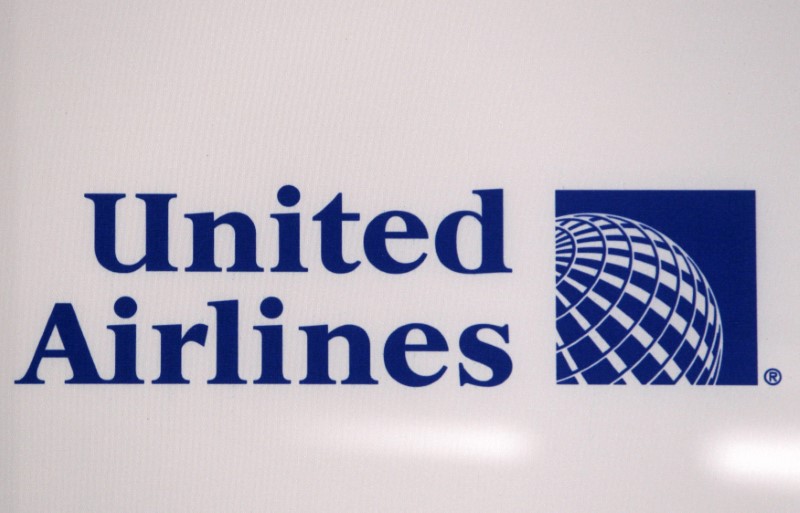 © Reuters. UNITED AIRLINES DISCUTE GROS PORTEURS AVEC AIRBUS ET BOEING