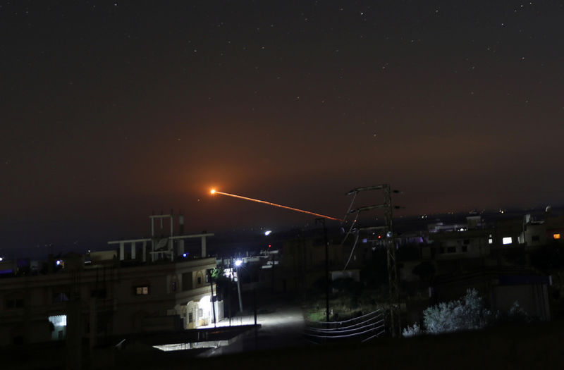 © Reuters. إسرائيل تقول إنها أخطرت روسيا قبل تنفيذ ضربات في سوريا