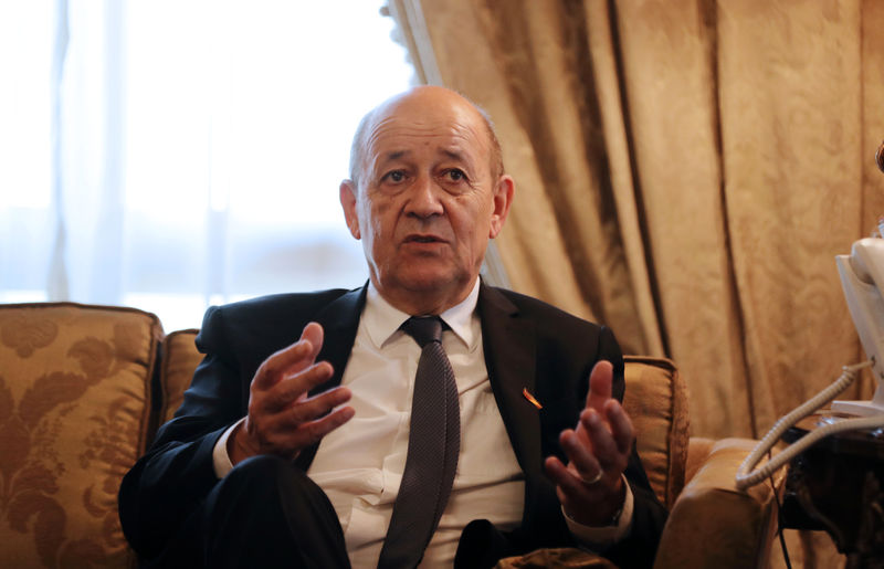 © Reuters. NUCLÉAIRE: LE DRIAN S'EST ENTRETENU AVEC SON HOMOLOGUE IRANIEN