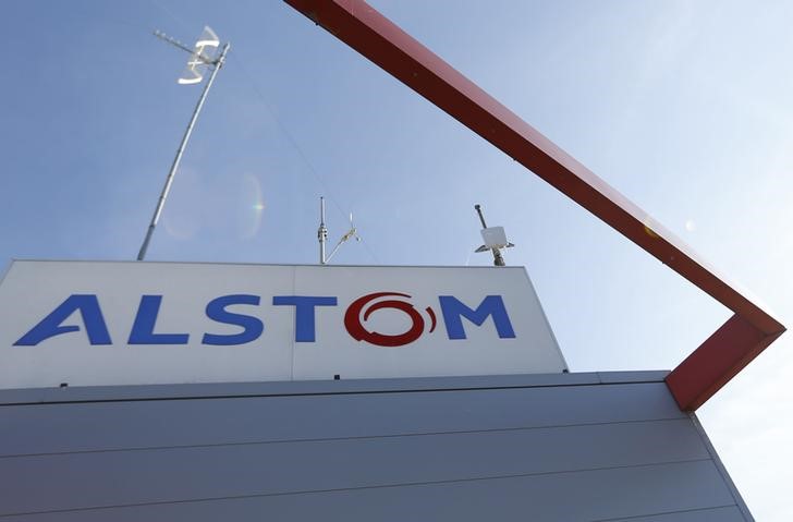 © Reuters. The logo of French engineering group Alstom is seen at a plant in Aytre near La Rochelle