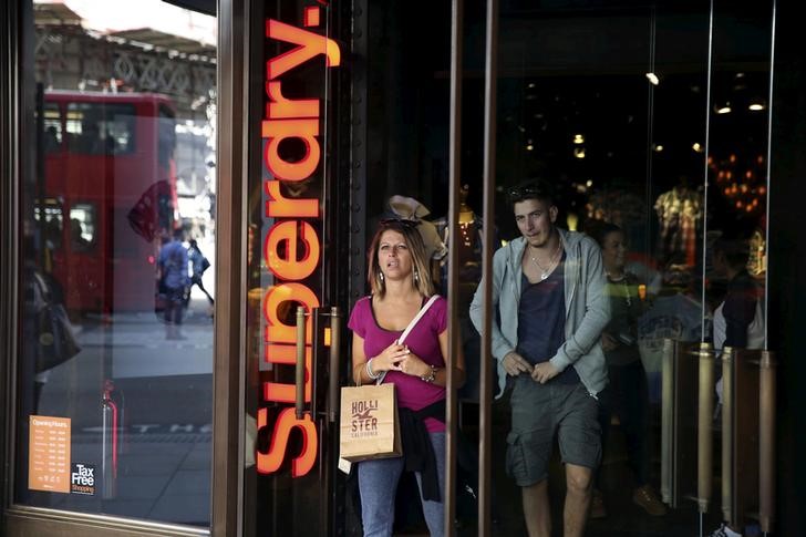 © Reuters. FILE PHOTO: People leave a Superdry store in central London