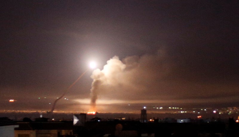 © Reuters. وكالة: روسيا تقول سوريا أسقطت أكثر من نصف الصواريخ التي أطلقتها إسرائيل